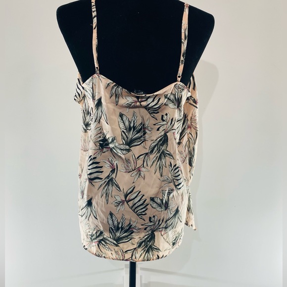 RW&Co 100% Polyester tank - Picture 2 of 5